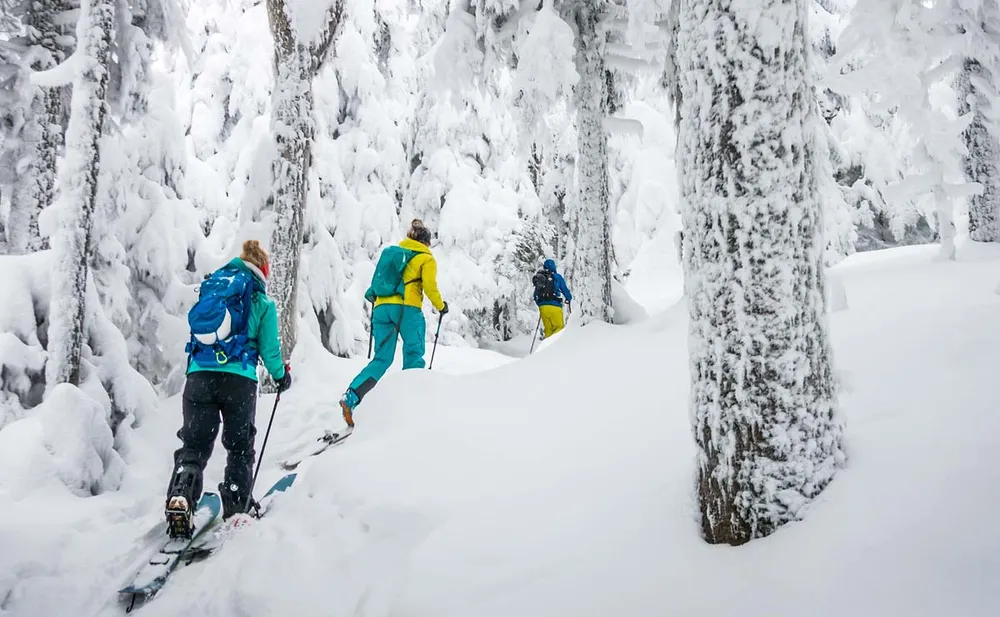 If you want to leave the confines of the piste, and explore the mountains and valleys beyond, then Kashmir Ski School is the best place for you.