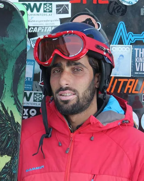 Qayoom Dar, Snowboard Instructor at Kashmir Ski School
